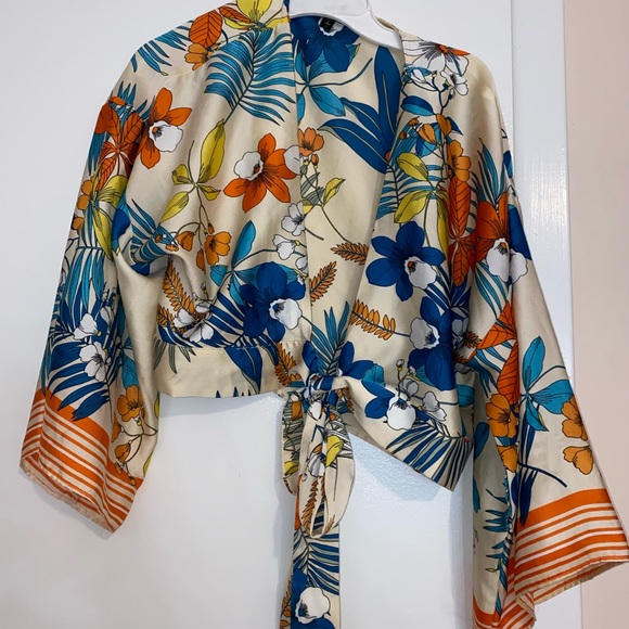 Two piece floral shorts outfit - Picture 2 of 3